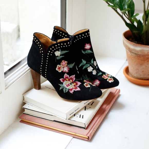 Sezane Shoes - Sézane Floral Embroidered Boots